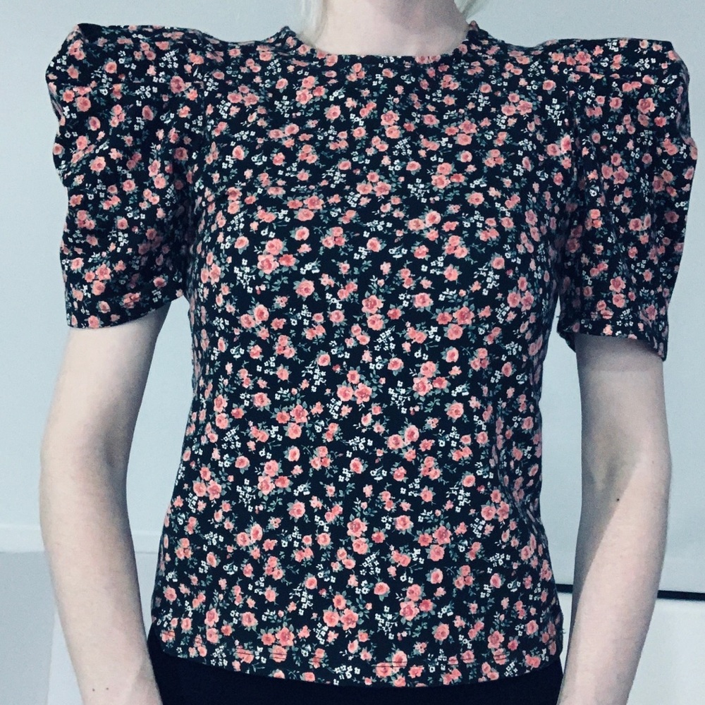 Floral puffy sleeved top small